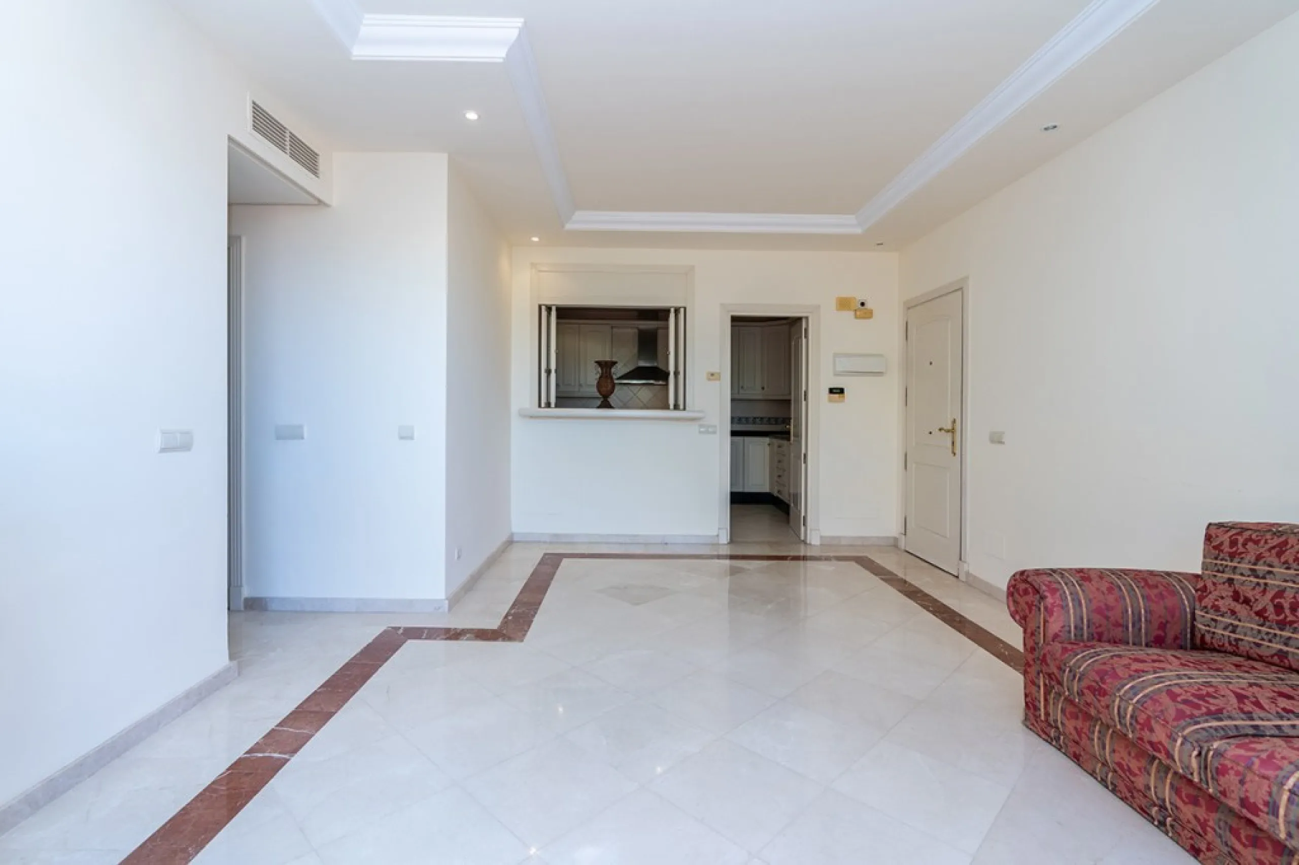 Apartment - Penthouse в продаже в Marbella, Málaga. В доме 3 спален и 2 ванных комнат. Площадь дома 144 м²