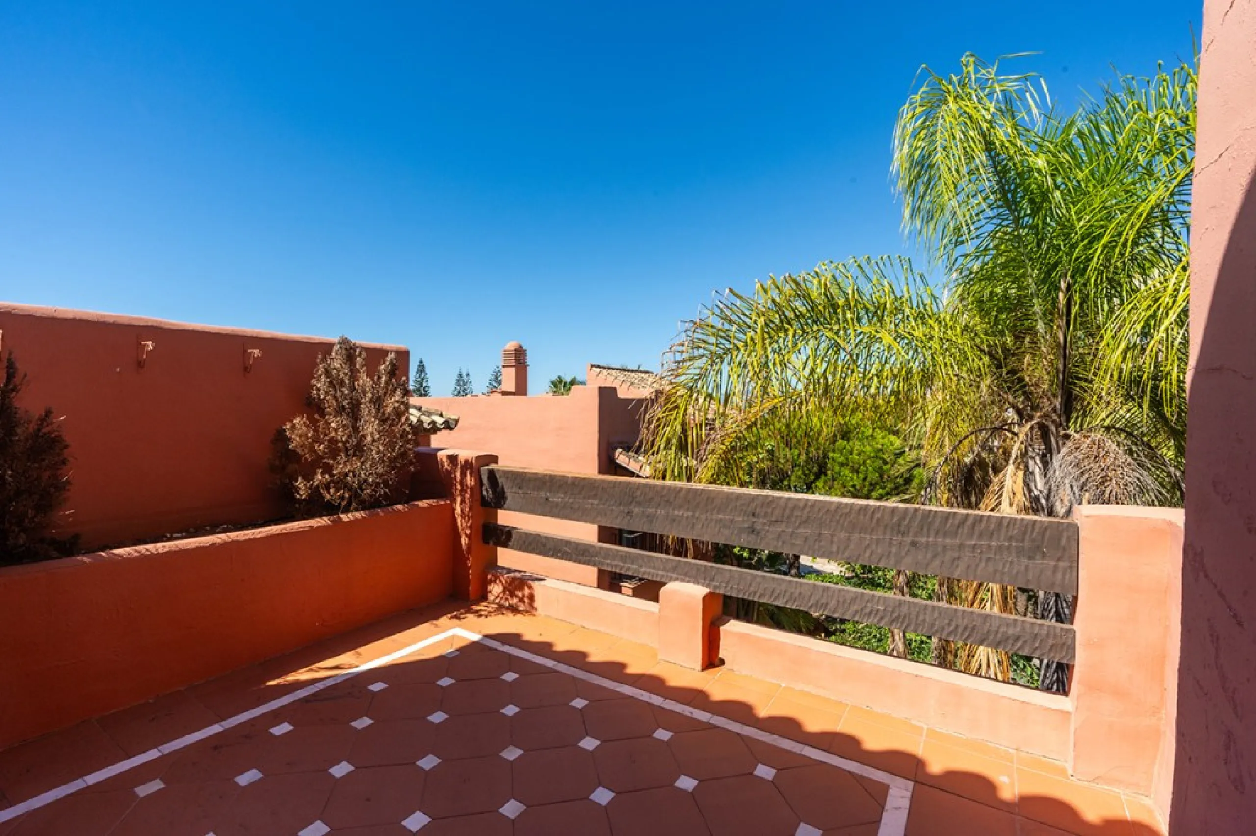 Apartment - Penthouse в продаже в Marbella, Málaga. В доме 3 спален и 2 ванных комнат. Площадь дома 144 м²