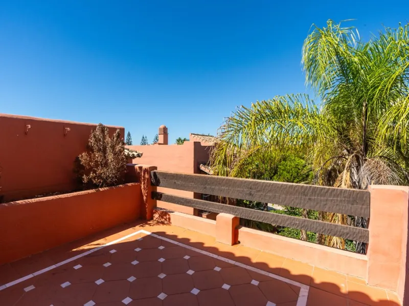 Apartment - Penthouse в продаже в Marbella, Málaga. В доме 3 спален и 2 ванных комнат. Площадь дома 144 м²
