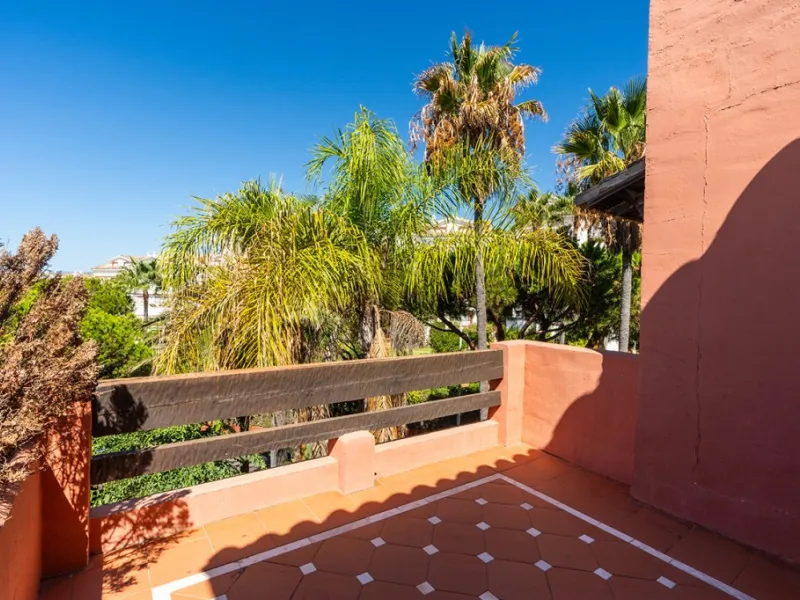 Apartment - Penthouse в продаже в Marbella, Málaga. В доме 3 спален и 2 ванных комнат. Площадь дома 144 м²
