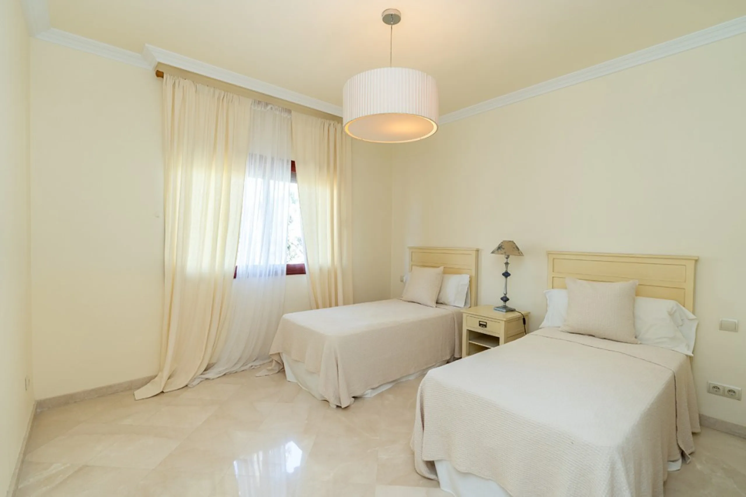 Apartment - Penthouse в продаже в Marbella, Málaga. В доме 3 спален и 2 ванных комнат. Площадь дома 144 м²