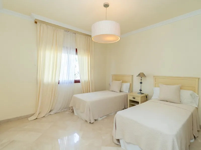 Apartment - Penthouse в продаже в Marbella, Málaga. В доме 3 спален и 2 ванных комнат. Площадь дома 144 м²