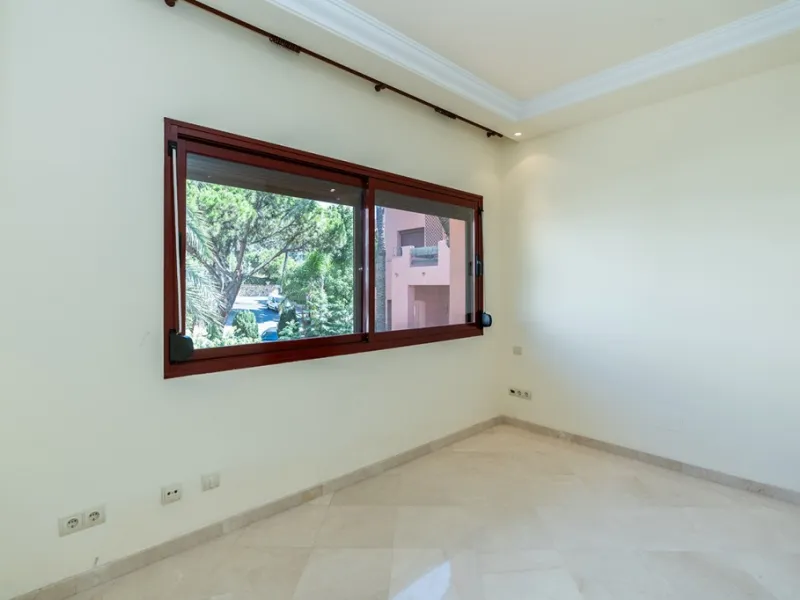 Apartment - Penthouse в продаже в Marbella, Málaga. В доме 3 спален и 2 ванных комнат. Площадь дома 144 м²