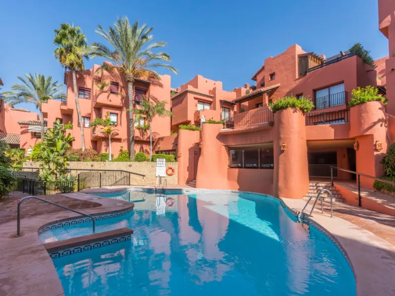 Apartment - Penthouse в продаже в Marbella, Málaga. В доме 3 спален и 2 ванных комнат. Площадь дома 144 м²