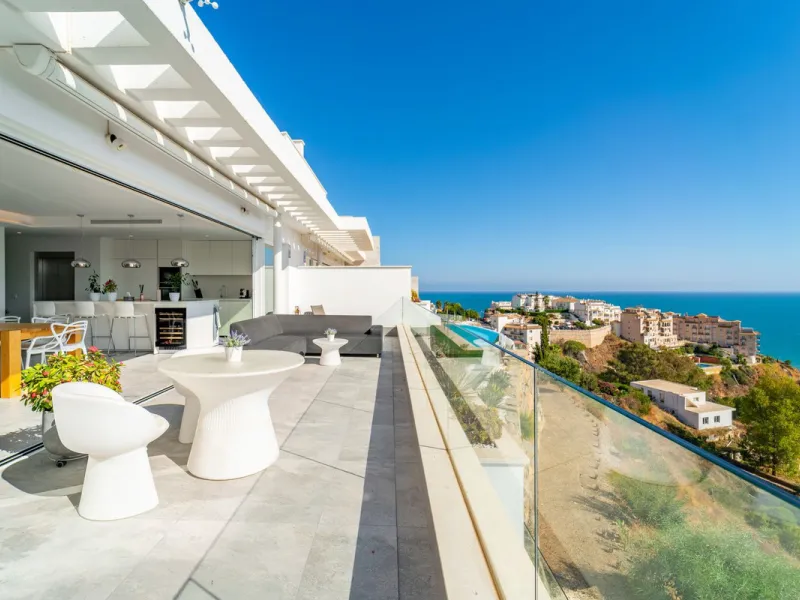 Welcome to this stunning penthouse apartment offering breathtaking panoramic sea views. Upon entering the property, either via the front door or personal lift, you will be immediately captivated by the magnificent panoramic sea views. The spacious living 