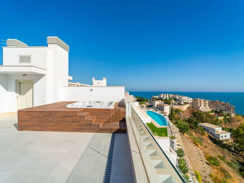Welcome to this stunning penthouse apartment offering breathtaking panoramic sea views. Upon entering the property, either via the front door or personal lift, you will be immediately captivated by the magnificent panoramic sea views. The spacious living 