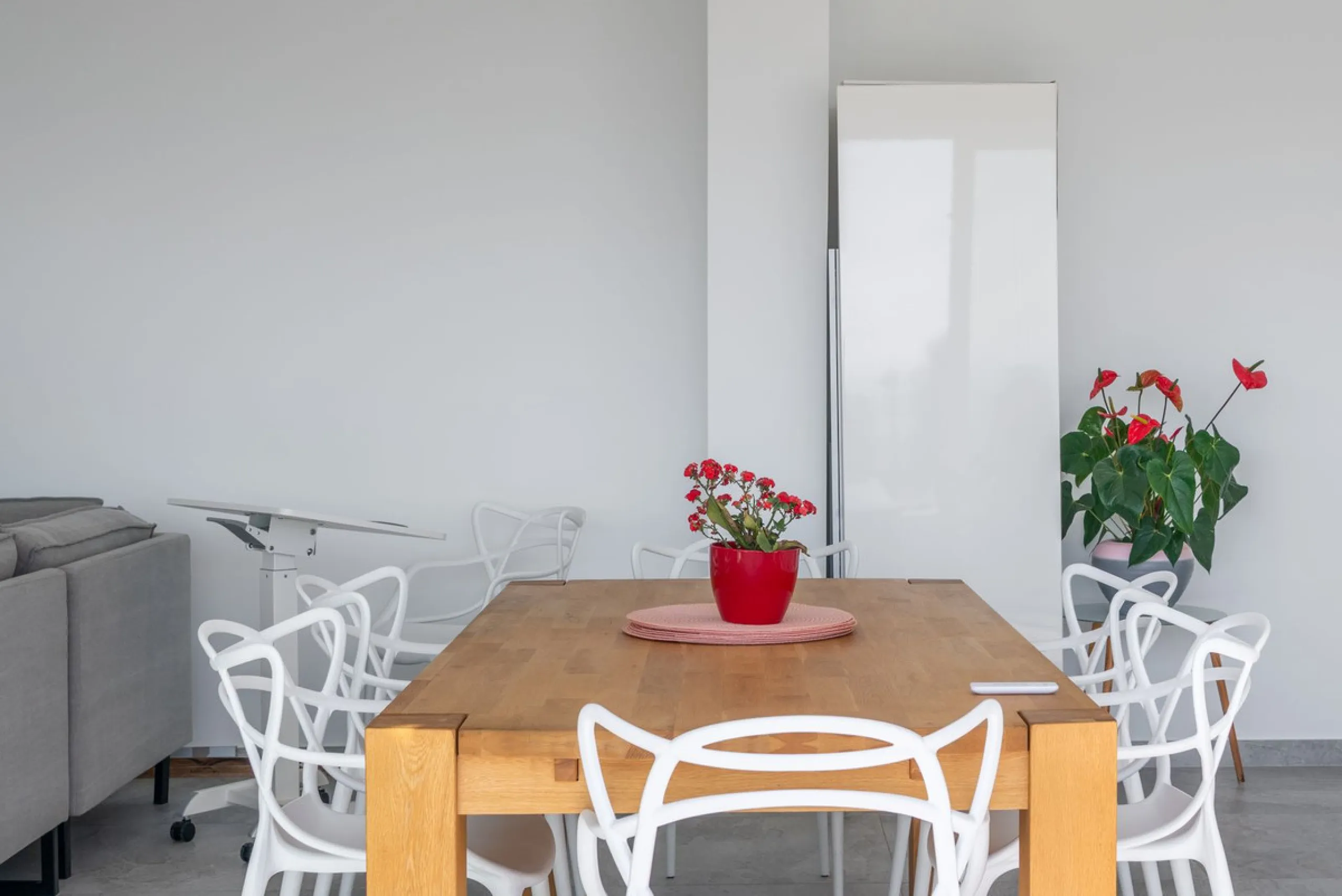 Welcome to this stunning penthouse apartment offering breathtaking panoramic sea views. Upon entering the property, either via the front door or personal lift, you will be immediately captivated by the magnificent panoramic sea views. The spacious living 