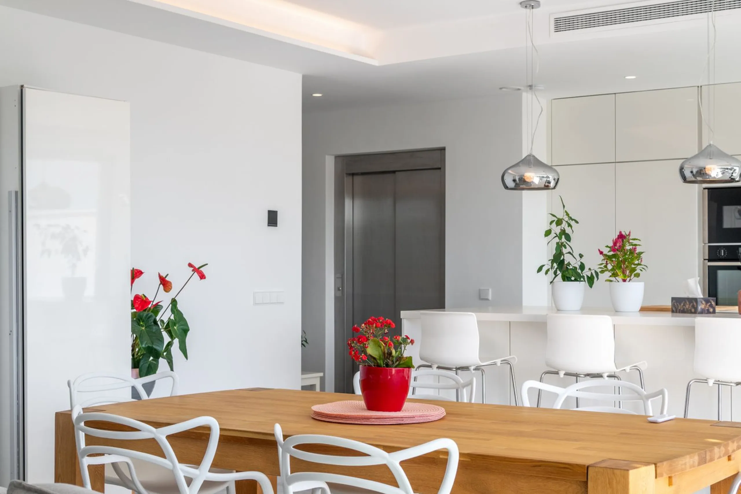 Welcome to this stunning penthouse apartment offering breathtaking panoramic sea views. Upon entering the property, either via the front door or personal lift, you will be immediately captivated by the magnificent panoramic sea views. The spacious living 