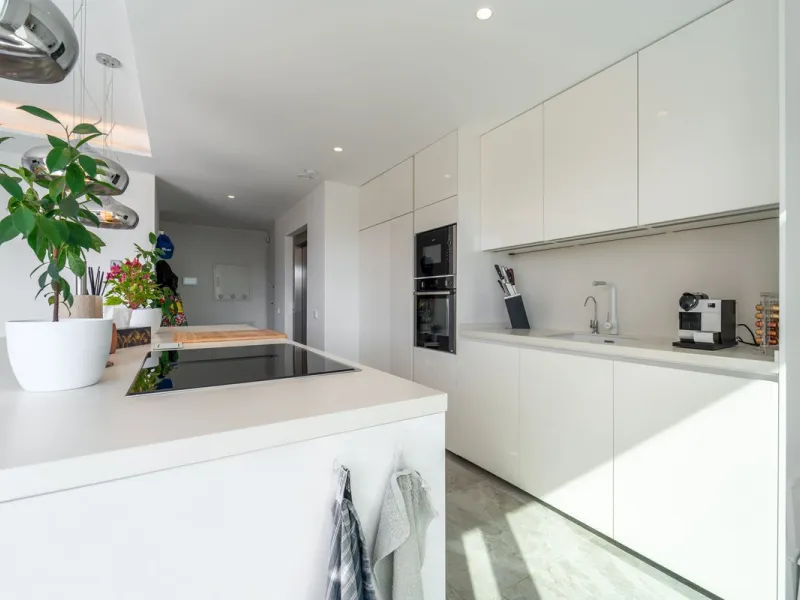 Welcome to this stunning penthouse apartment offering breathtaking panoramic sea views. Upon entering the property, either via the front door or personal lift, you will be immediately captivated by the magnificent panoramic sea views. The spacious living 