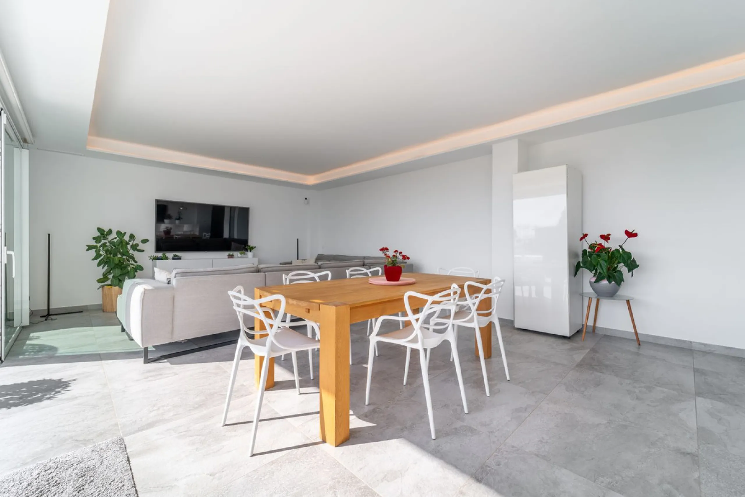 Welcome to this stunning penthouse apartment offering breathtaking panoramic sea views. Upon entering the property, either via the front door or personal lift, you will be immediately captivated by the magnificent panoramic sea views. The spacious living 