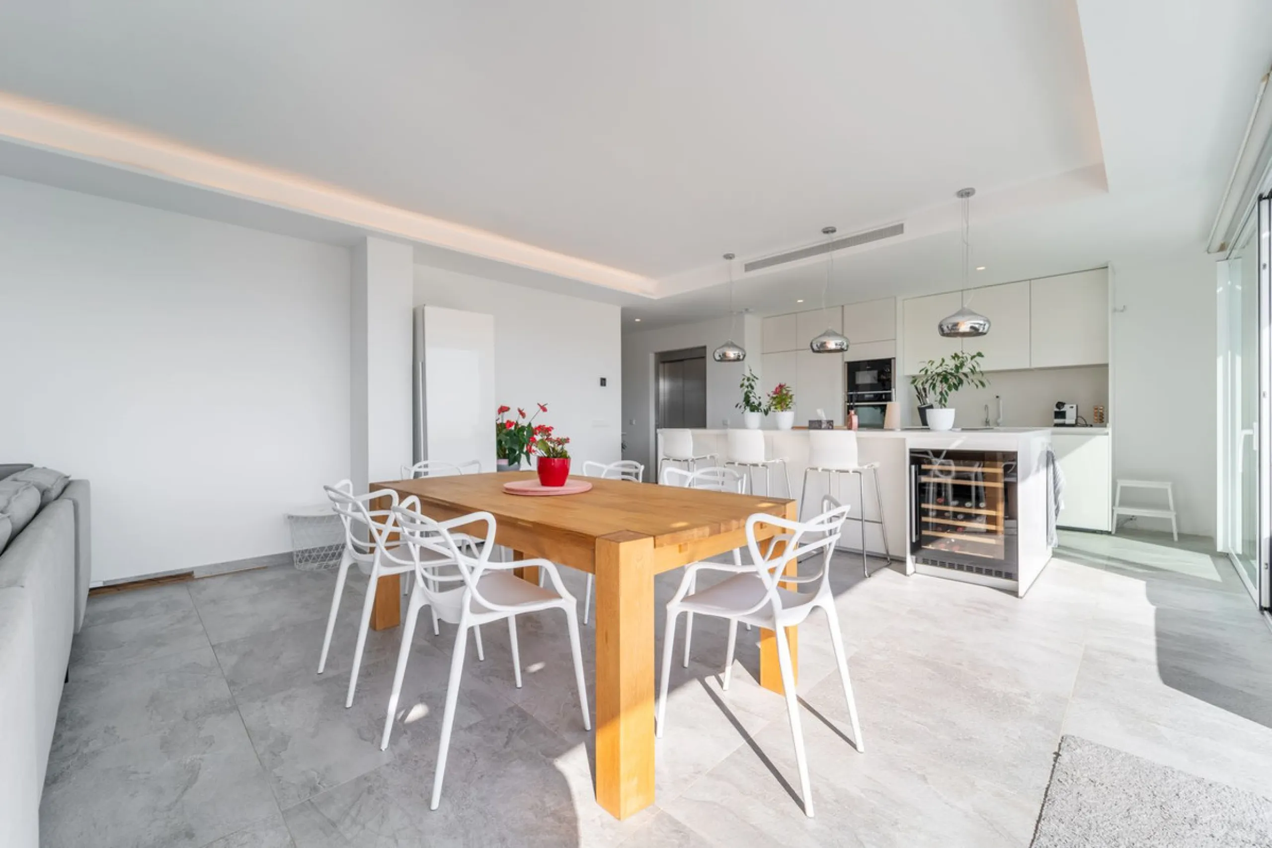 Welcome to this stunning penthouse apartment offering breathtaking panoramic sea views. Upon entering the property, either via the front door or personal lift, you will be immediately captivated by the magnificent panoramic sea views. The spacious living 