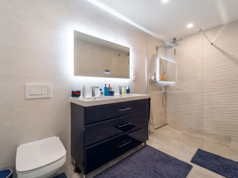 Welcome to this stunning penthouse apartment offering breathtaking panoramic sea views. Upon entering the property, either via the front door or personal lift, you will be immediately captivated by the magnificent panoramic sea views. The spacious living 