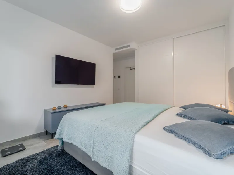 Welcome to this stunning penthouse apartment offering breathtaking panoramic sea views. Upon entering the property, either via the front door or personal lift, you will be immediately captivated by the magnificent panoramic sea views. The spacious living 