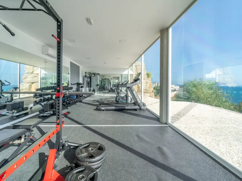 Welcome to this stunning penthouse apartment offering breathtaking panoramic sea views. Upon entering the property, either via the front door or personal lift, you will be immediately captivated by the magnificent panoramic sea views. The spacious living 