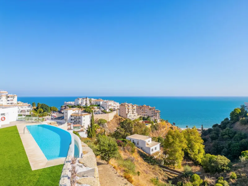 Welcome to this stunning penthouse apartment offering breathtaking panoramic sea views. Upon entering the property, either via the front door or personal lift, you will be immediately captivated by the magnificent panoramic sea views. The spacious living 