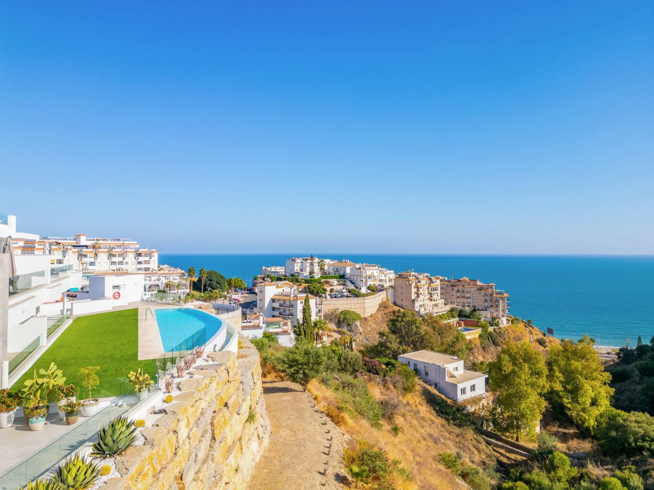 Welcome to this stunning penthouse apartment offering breathtaking panoramic sea views. Upon entering the property, either via the front door or personal lift, you will be immediately captivated by the magnificent panoramic sea views. The spacious living 