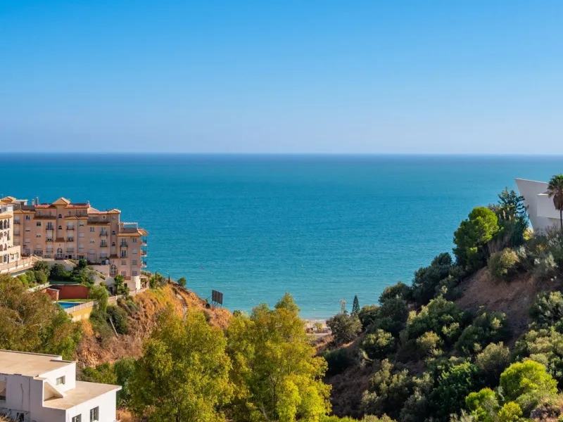Welcome to this stunning penthouse apartment offering breathtaking panoramic sea views. Upon entering the property, either via the front door or personal lift, you will be immediately captivated by the magnificent panoramic sea views. The spacious living 