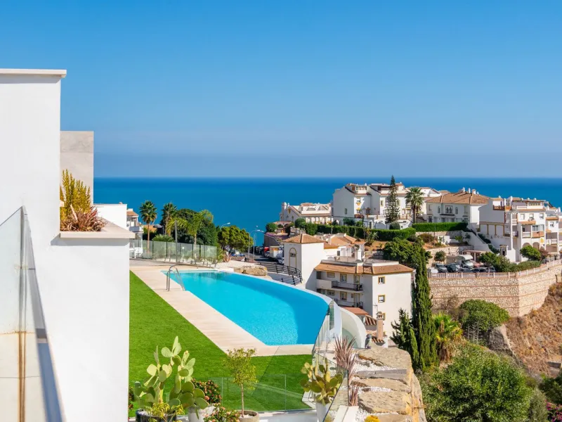 Welcome to this stunning penthouse apartment offering breathtaking panoramic sea views. Upon entering the property, either via the front door or personal lift, you will be immediately captivated by the magnificent panoramic sea views. The spacious living 