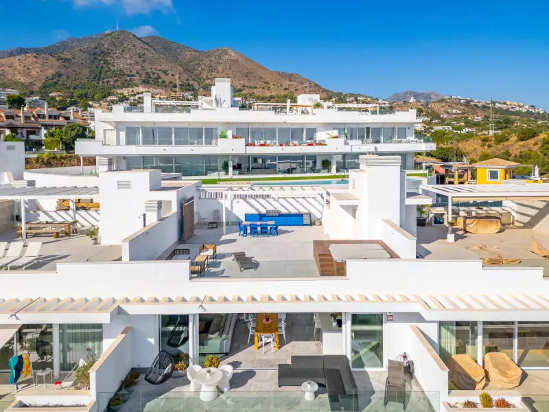 Welcome to this stunning penthouse apartment offering breathtaking panoramic sea views. Upon entering the property, either via the front door or personal lift, you will be immediately captivated by the magnificent panoramic sea views. The spacious living 