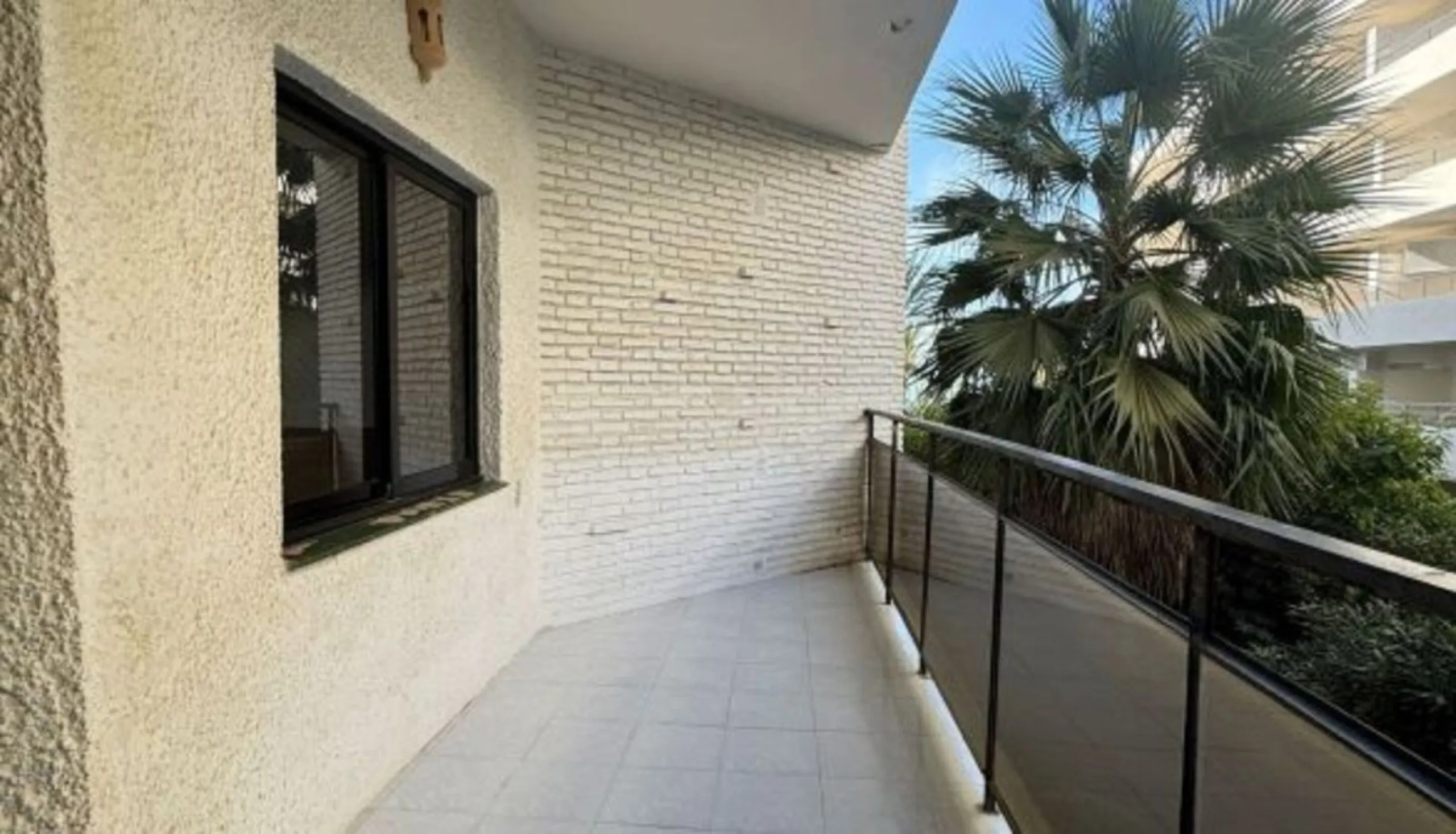 Apartment - Middle Floor Apartment в продаже в Marbella, Málaga. В доме 1 спален и 1 ванных комнат. Площадь дома 49 м²