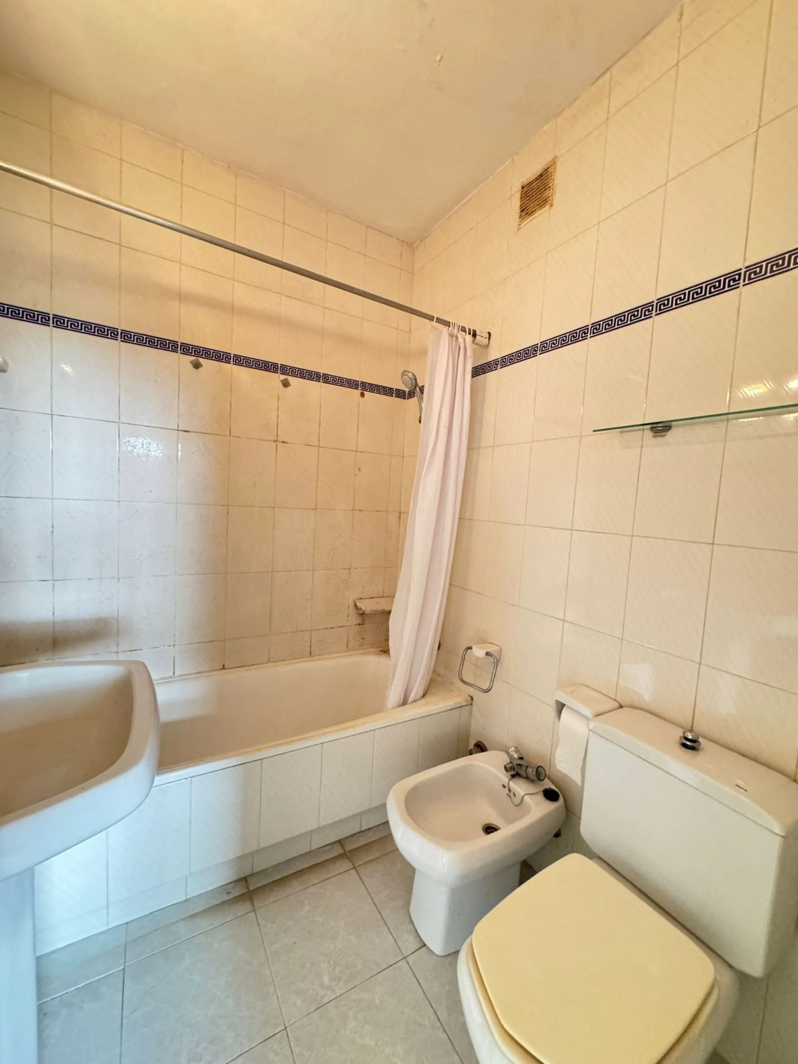 Apartment - Middle Floor Apartment в продаже в Marbella, Málaga. В доме 1 спален и 1 ванных комнат. Площадь дома 49 м²