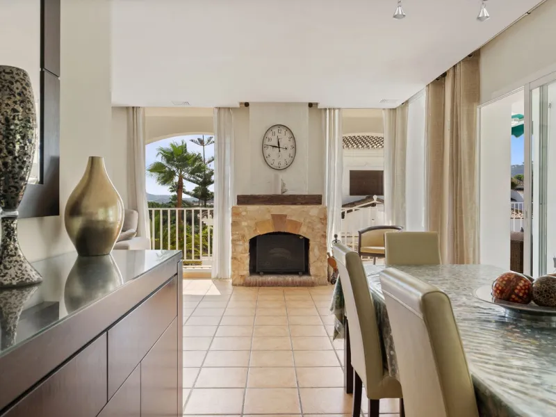 House - Detached Villa в продаже в Coín, Málaga. В доме 4 спален и 5 ванных комнат. Площадь дома 223 м². Площадь участка 600 м²