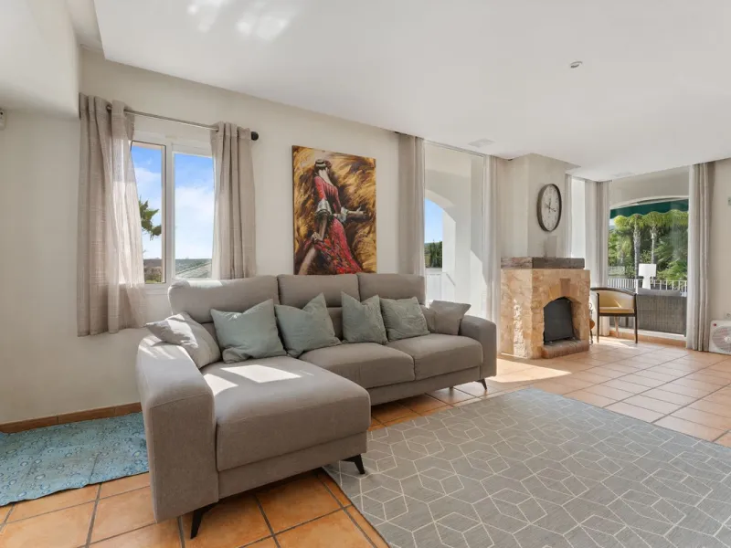 House - Detached Villa в продаже в Coín, Málaga. В доме 4 спален и 5 ванных комнат. Площадь дома 223 м². Площадь участка 600 м²