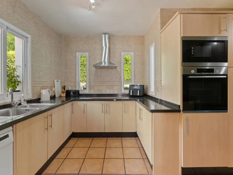 House - Detached Villa в продаже в Coín, Málaga. В доме 4 спален и 5 ванных комнат. Площадь дома 223 м². Площадь участка 600 м²