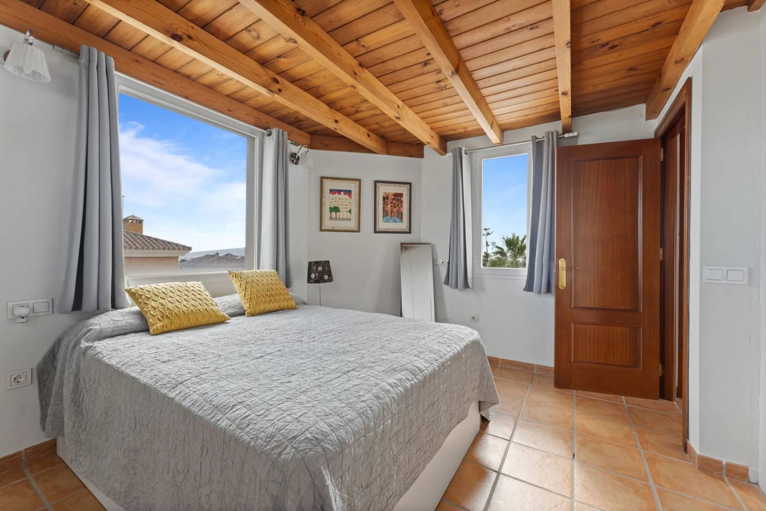 House - Detached Villa в продаже в Coín, Málaga. В доме 4 спален и 5 ванных комнат. Площадь дома 223 м². Площадь участка 600 м²