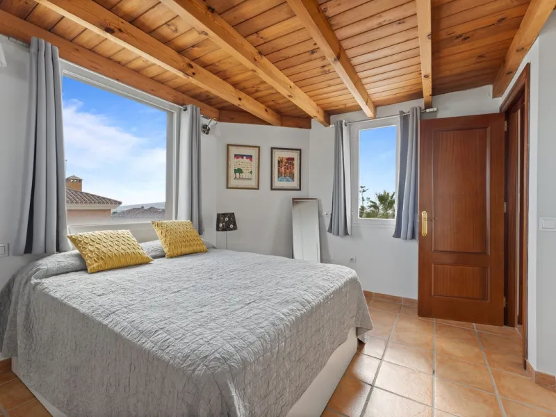 House - Detached Villa в продаже в Coín, Málaga. В доме 4 спален и 5 ванных комнат. Площадь дома 223 м². Площадь участка 600 м²