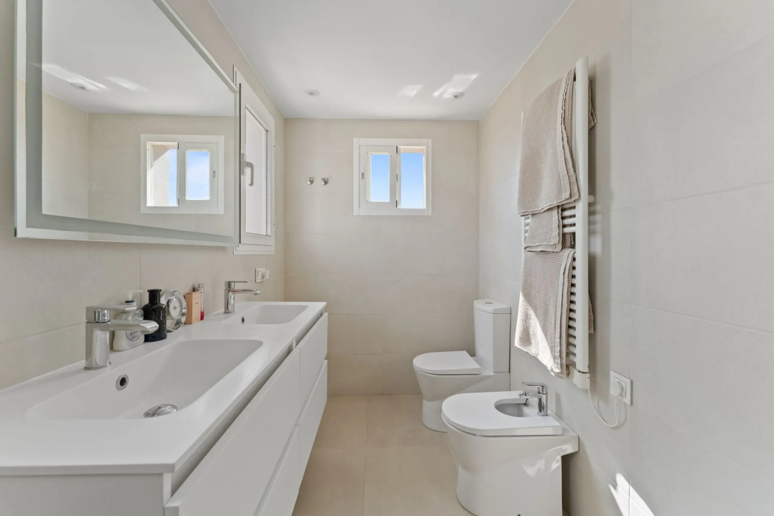 House - Detached Villa в продаже в Coín, Málaga. В доме 4 спален и 5 ванных комнат. Площадь дома 223 м². Площадь участка 600 м²