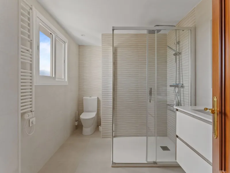 House - Detached Villa в продаже в Coín, Málaga. В доме 4 спален и 5 ванных комнат. Площадь дома 223 м². Площадь участка 600 м²