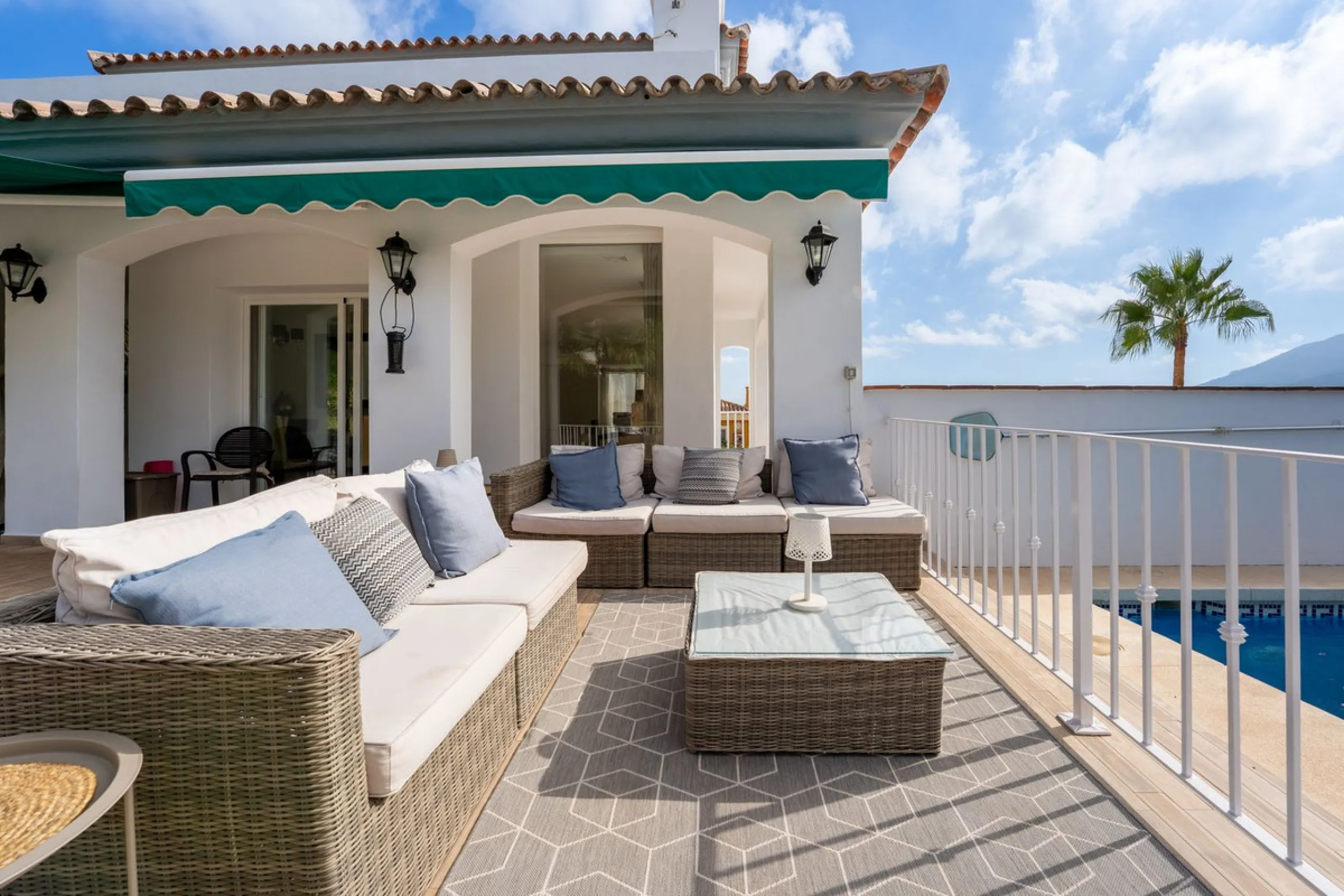 House - Detached Villa в продаже в Coín, Málaga. В доме 4 спален и 5 ванных комнат. Площадь дома 223 м². Площадь участка 600 м²