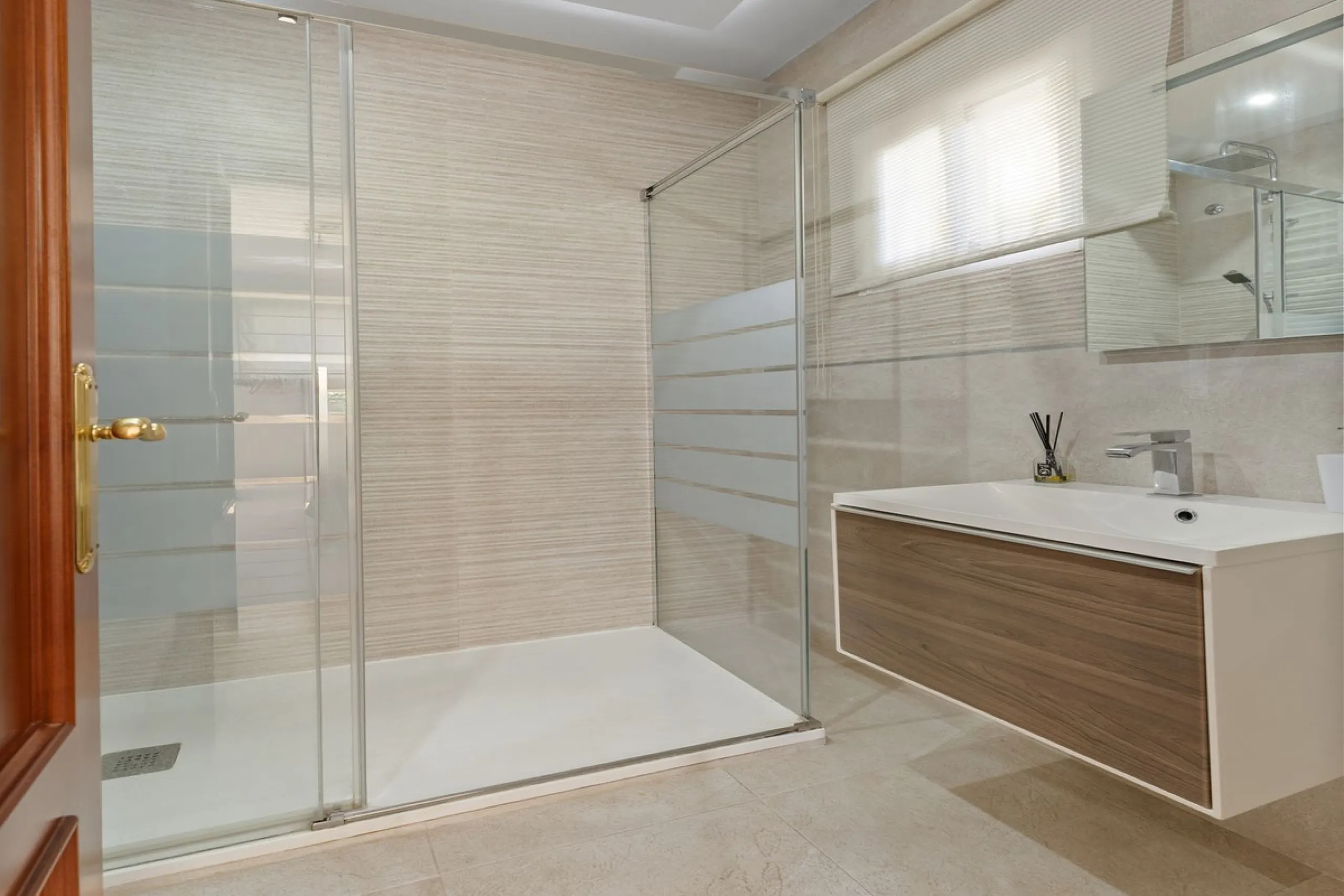 House - Detached Villa в продаже в Coín, Málaga. В доме 4 спален и 5 ванных комнат. Площадь дома 223 м². Площадь участка 600 м²