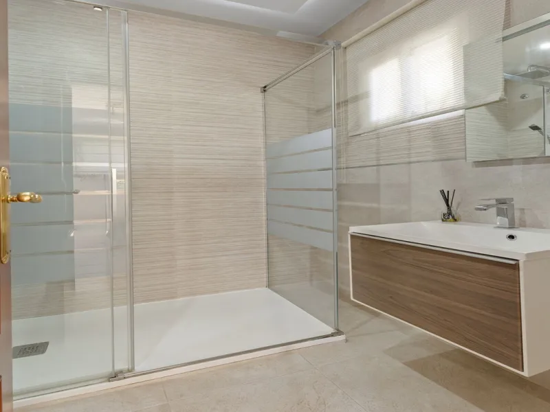 House - Detached Villa в продаже в Coín, Málaga. В доме 4 спален и 5 ванных комнат. Площадь дома 223 м². Площадь участка 600 м²