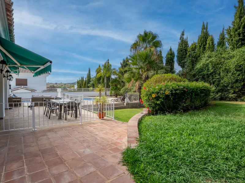 House - Detached Villa в продаже в Coín, Málaga. В доме 4 спален и 5 ванных комнат. Площадь дома 223 м². Площадь участка 600 м²