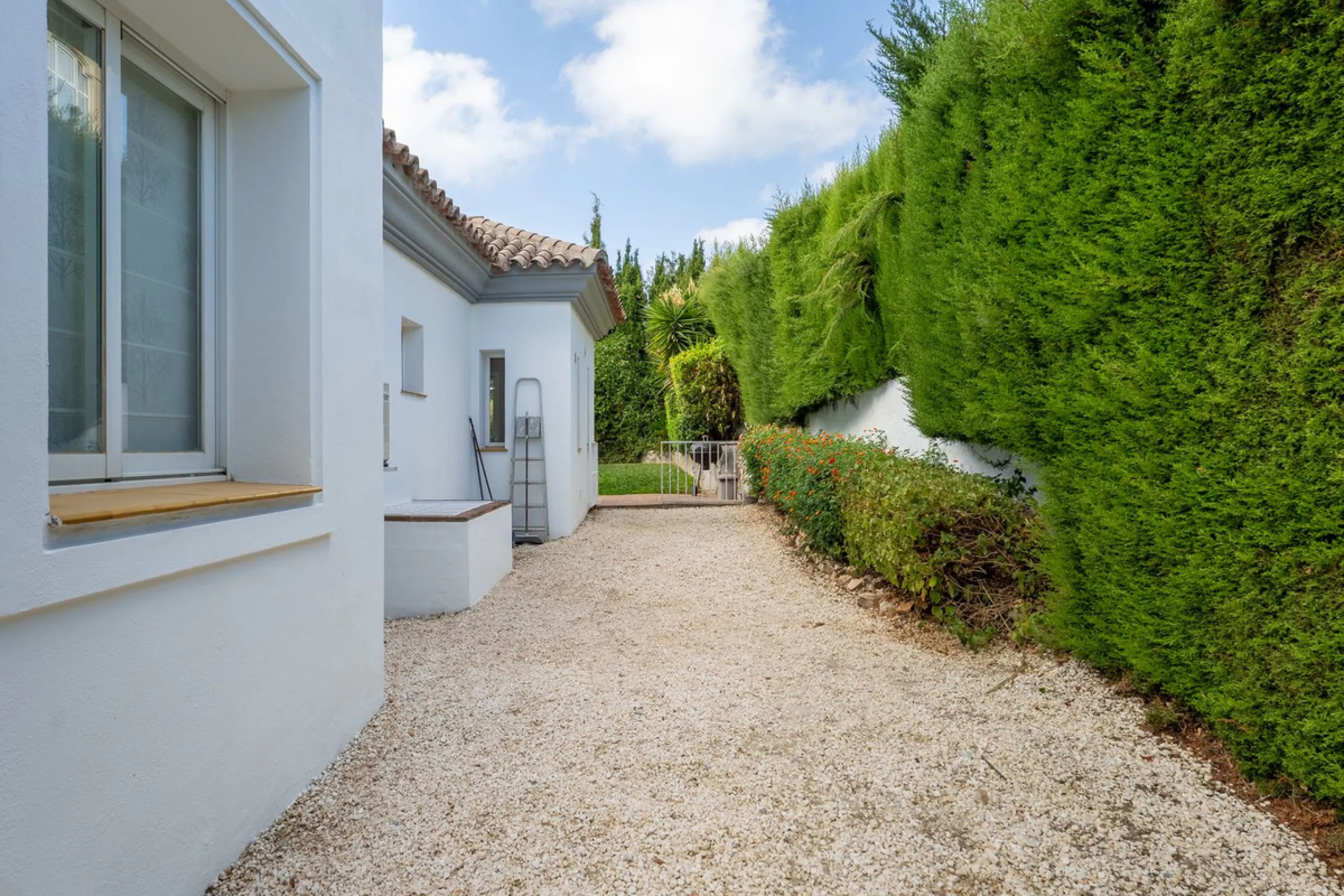 House - Detached Villa в продаже в Coín, Málaga. В доме 4 спален и 5 ванных комнат. Площадь дома 223 м². Площадь участка 600 м²