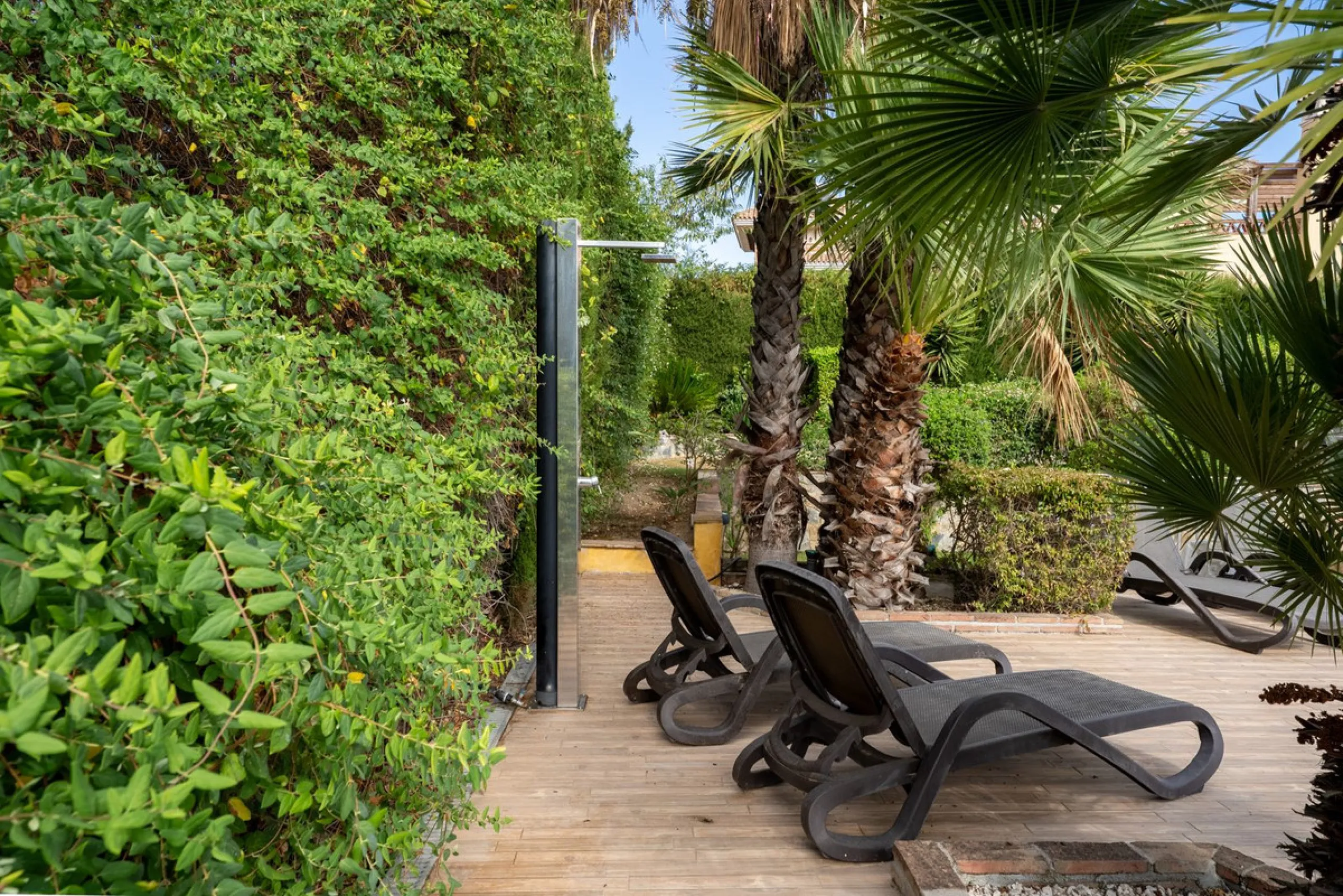 House - Detached Villa в продаже в Coín, Málaga. В доме 4 спален и 5 ванных комнат. Площадь дома 223 м². Площадь участка 600 м²
