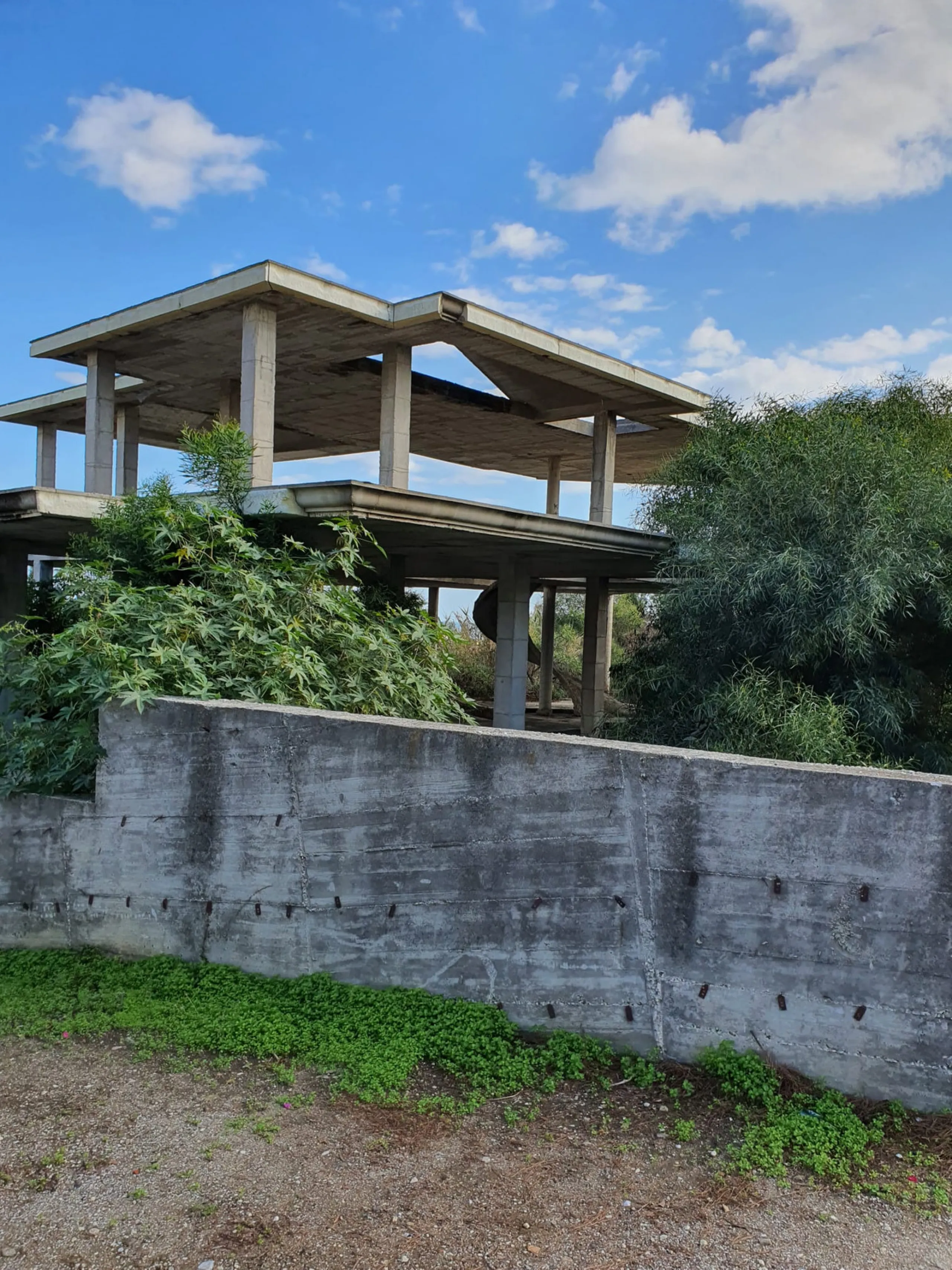 TWO PLOTS WITH PANORAMIC VIEW STRUCTURE