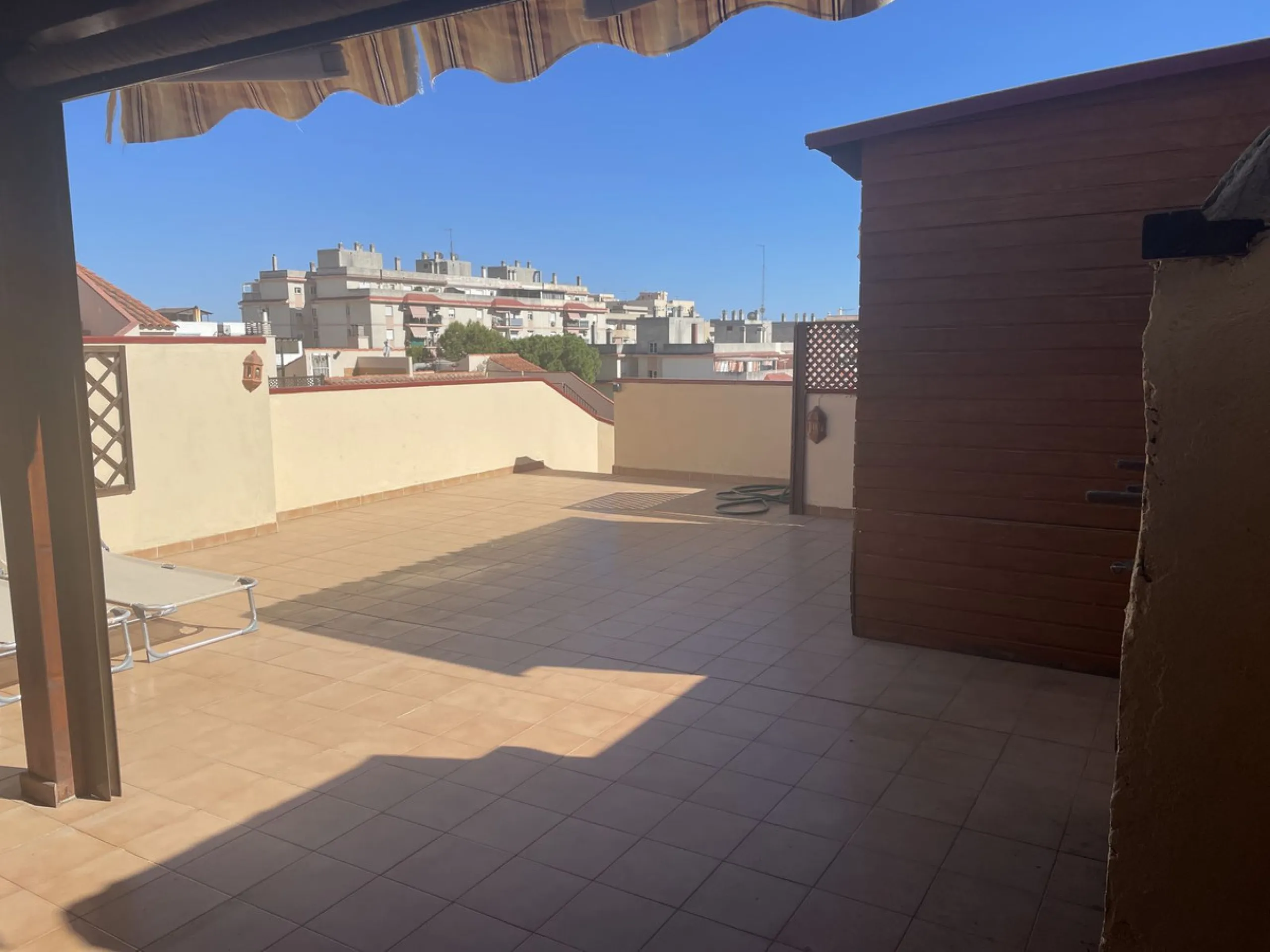 Apartment - Penthouse Duplex в продаже в Estepona, Málaga. В доме 3 спален и 2 ванных комнат. Площадь дома 136 м²