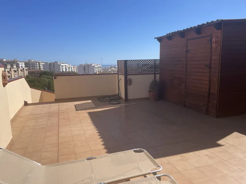 Apartment - Penthouse Duplex в продаже в Estepona, Málaga. В доме 3 спален и 2 ванных комнат. Площадь дома 136 м²