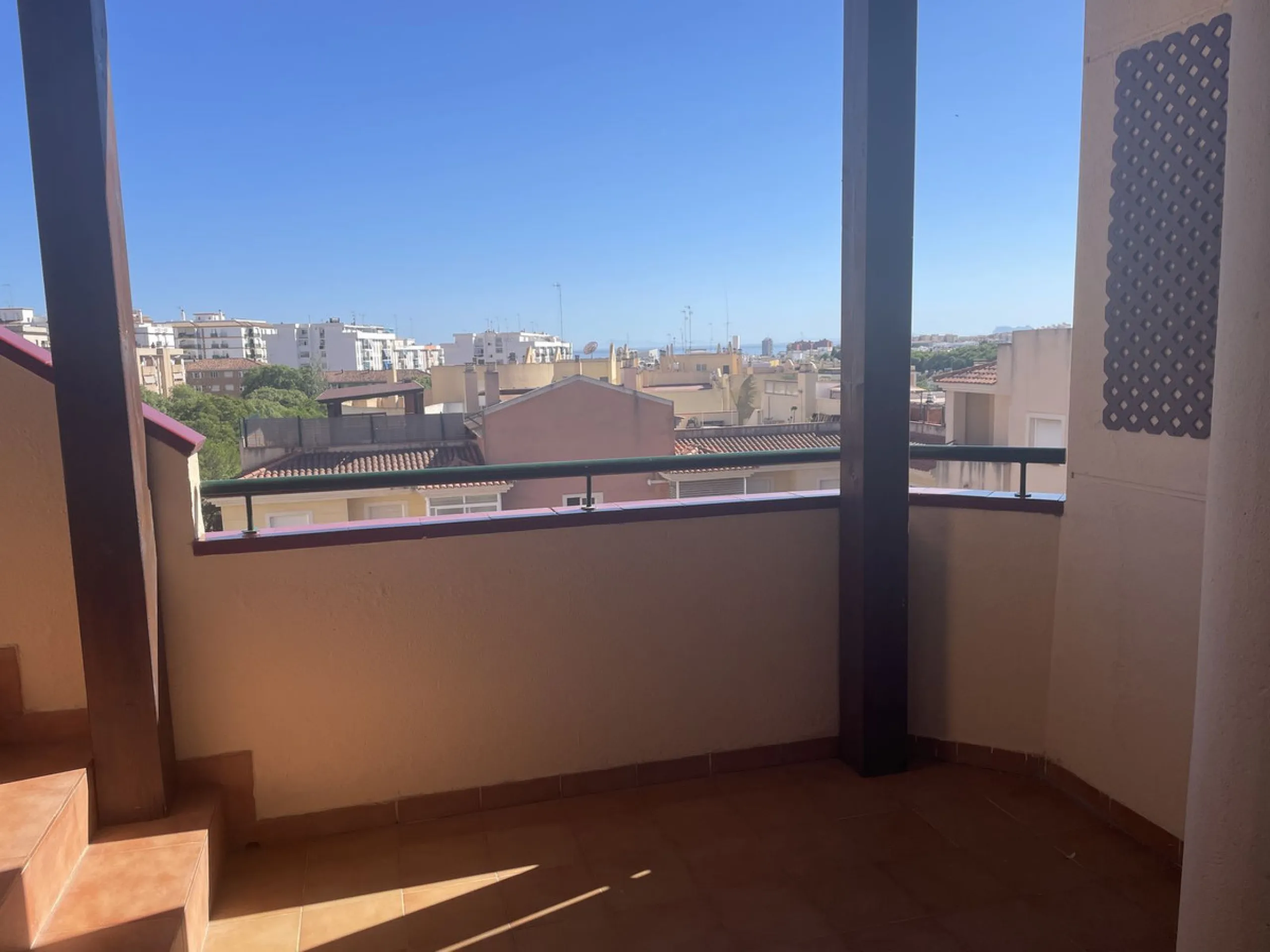 Apartment - Penthouse Duplex в продаже в Estepona, Málaga. В доме 3 спален и 2 ванных комнат. Площадь дома 136 м²