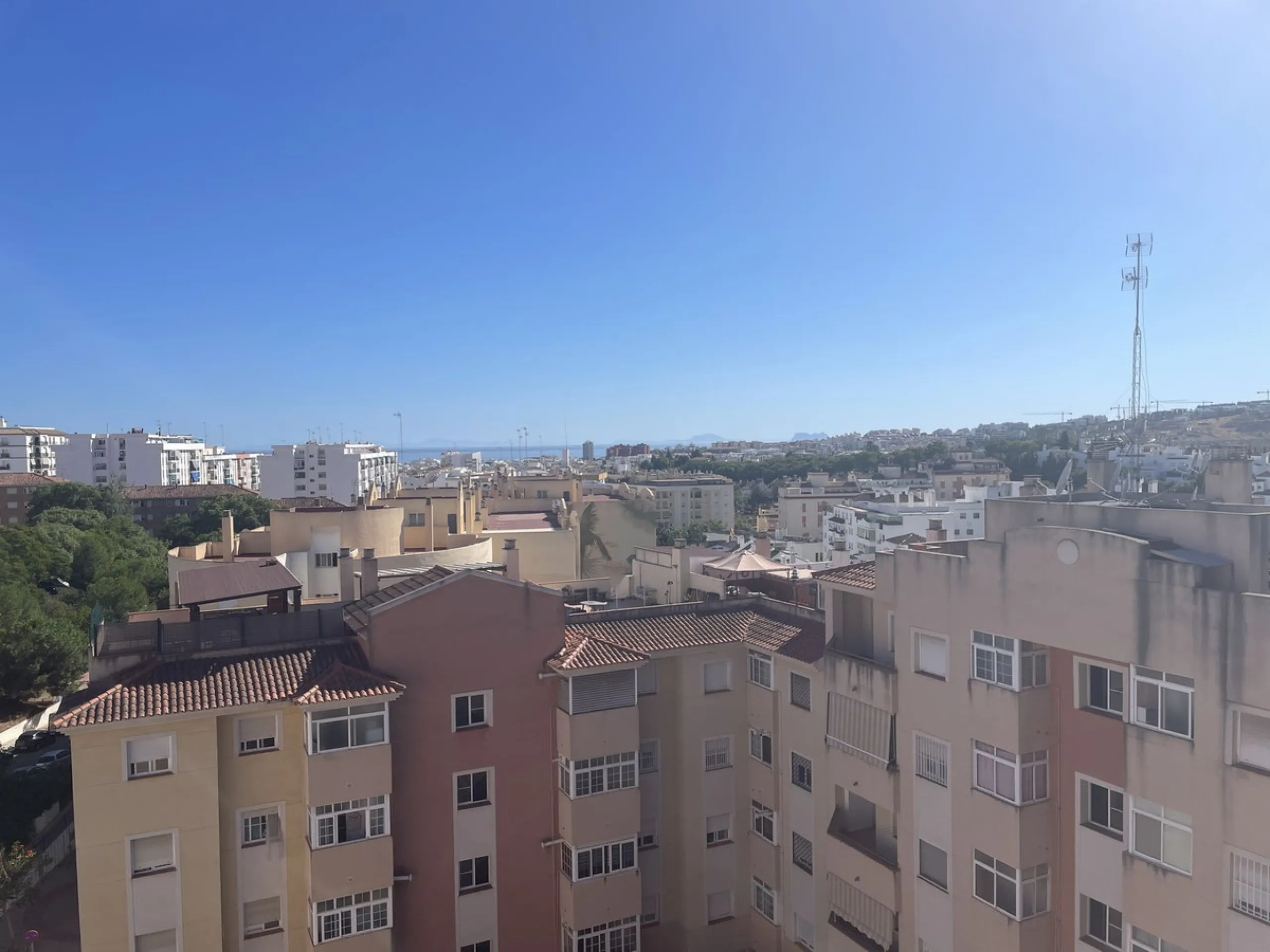 Apartment - Penthouse Duplex в продаже в Estepona, Málaga. В доме 3 спален и 2 ванных комнат. Площадь дома 136 м²