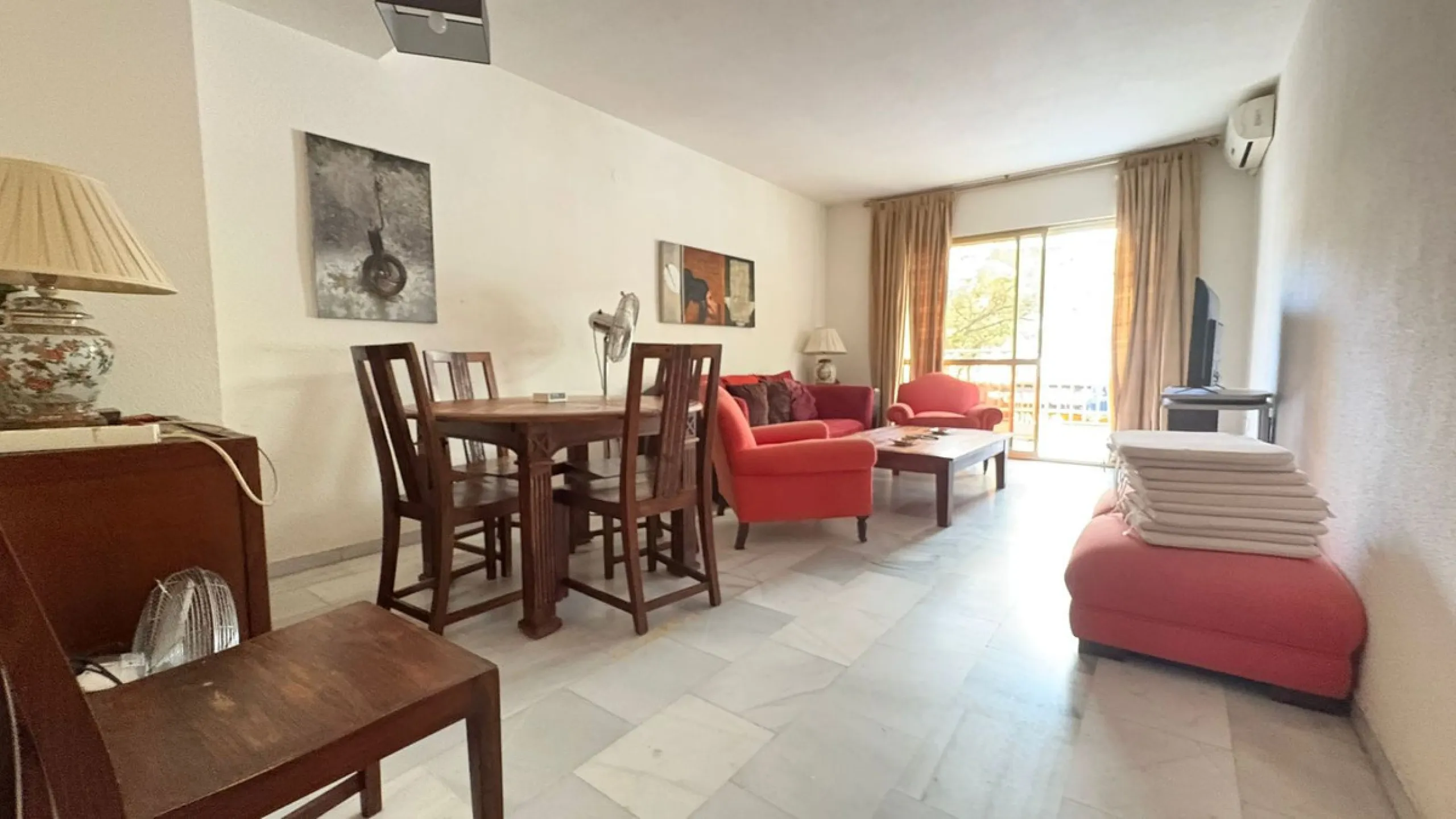 Situated in the heart of Marbella Centro, this unique first floor apartment offers a rare opportunity with its south orientation and an large private terrace that spans the entire building and exclusively yours to enjoy. Featuring 2 spacious bedrooms and 