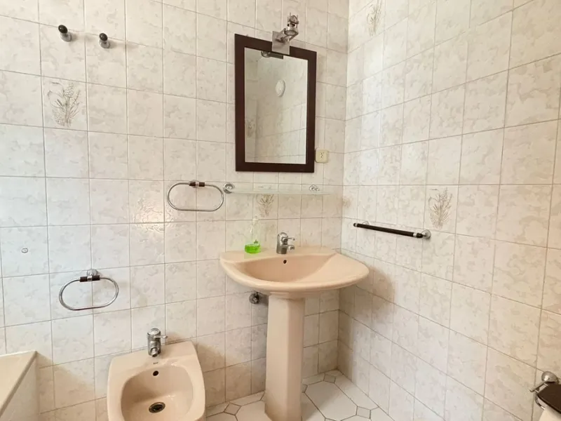 Situated in the heart of Marbella Centro, this unique first floor apartment offers a rare opportunity with its south orientation and an large private terrace that spans the entire building and exclusively yours to enjoy. Featuring 2 spacious bedrooms and 