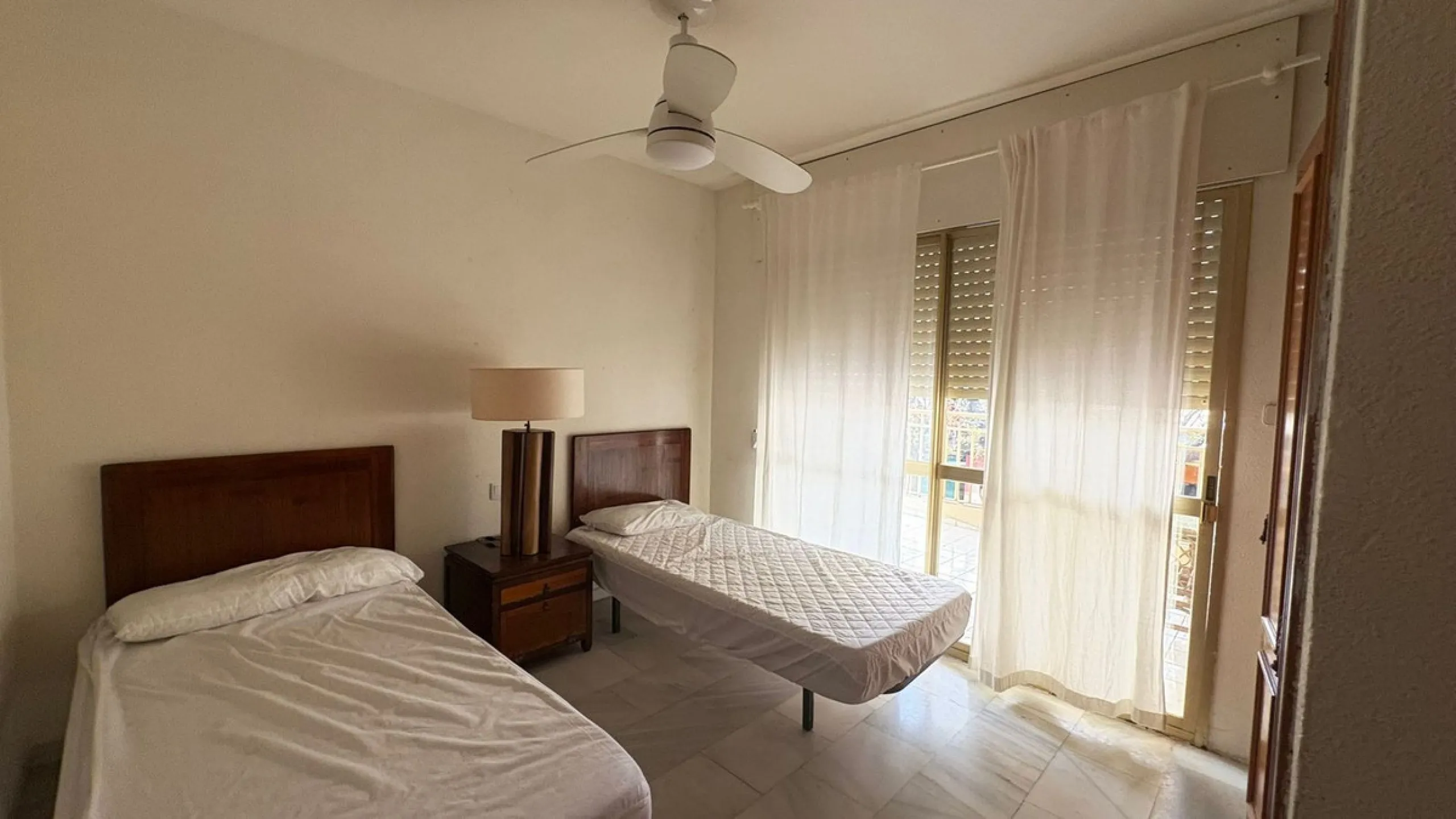 Situated in the heart of Marbella Centro, this unique first floor apartment offers a rare opportunity with its south orientation and an large private terrace that spans the entire building and exclusively yours to enjoy. Featuring 2 spacious bedrooms and 