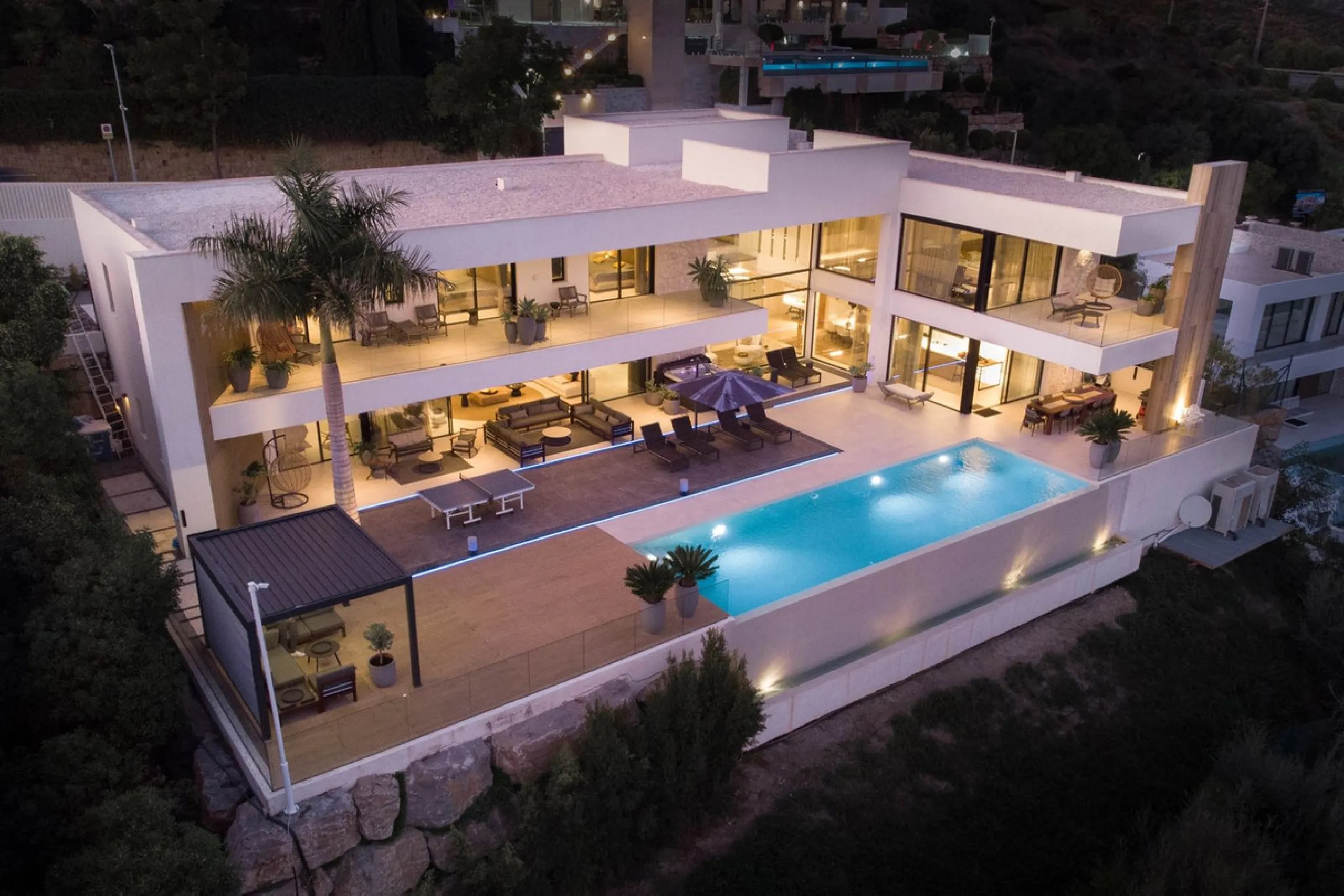 Stunning contemporary villa with panoramic mountain, golf and sea views in La Alqueria, Benahavis
