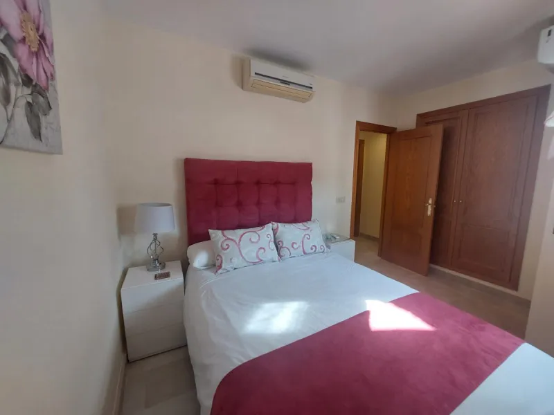 A rare find!   A very well presented 2 bed 2 bath duplex apartment in the heart of Benahavis. Perfect location with its own private underground parking!