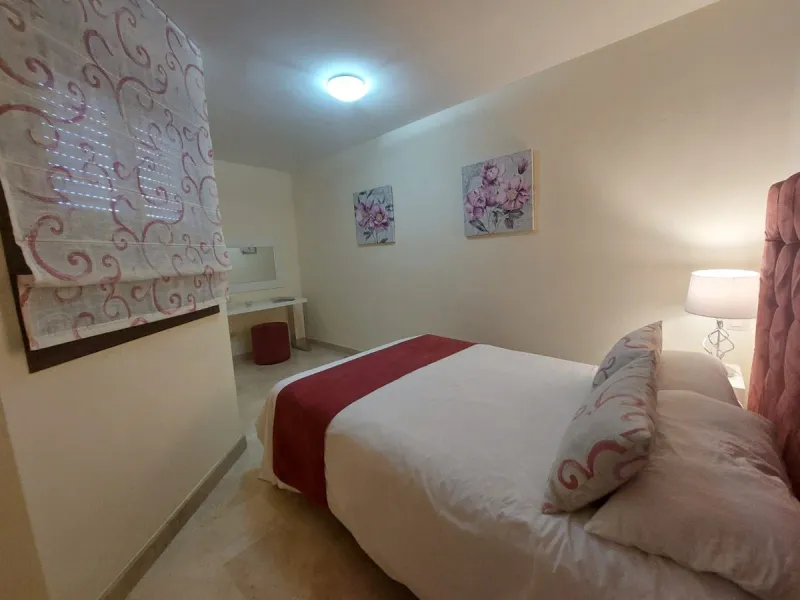 A rare find!   A very well presented 2 bed 2 bath duplex apartment in the heart of Benahavis. Perfect location with its own private underground parking!