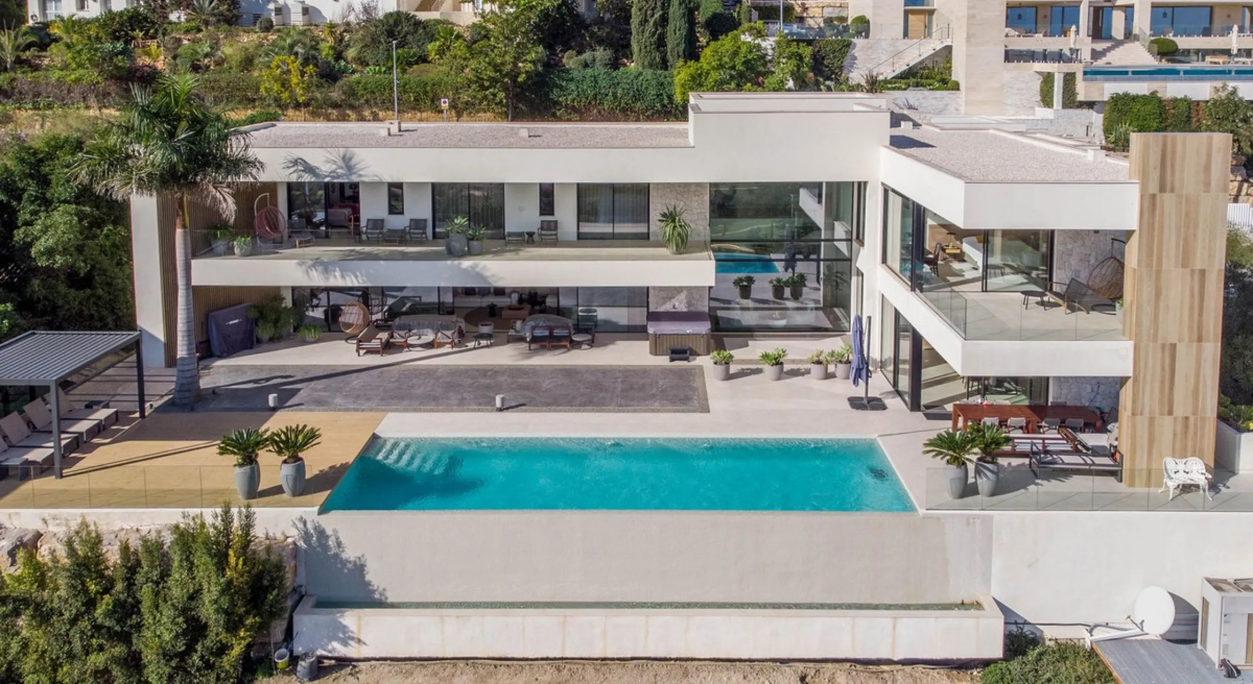 Stunning contemporary villa with panoramic mountain, golf and sea views in La Alqueria, Benahavis
